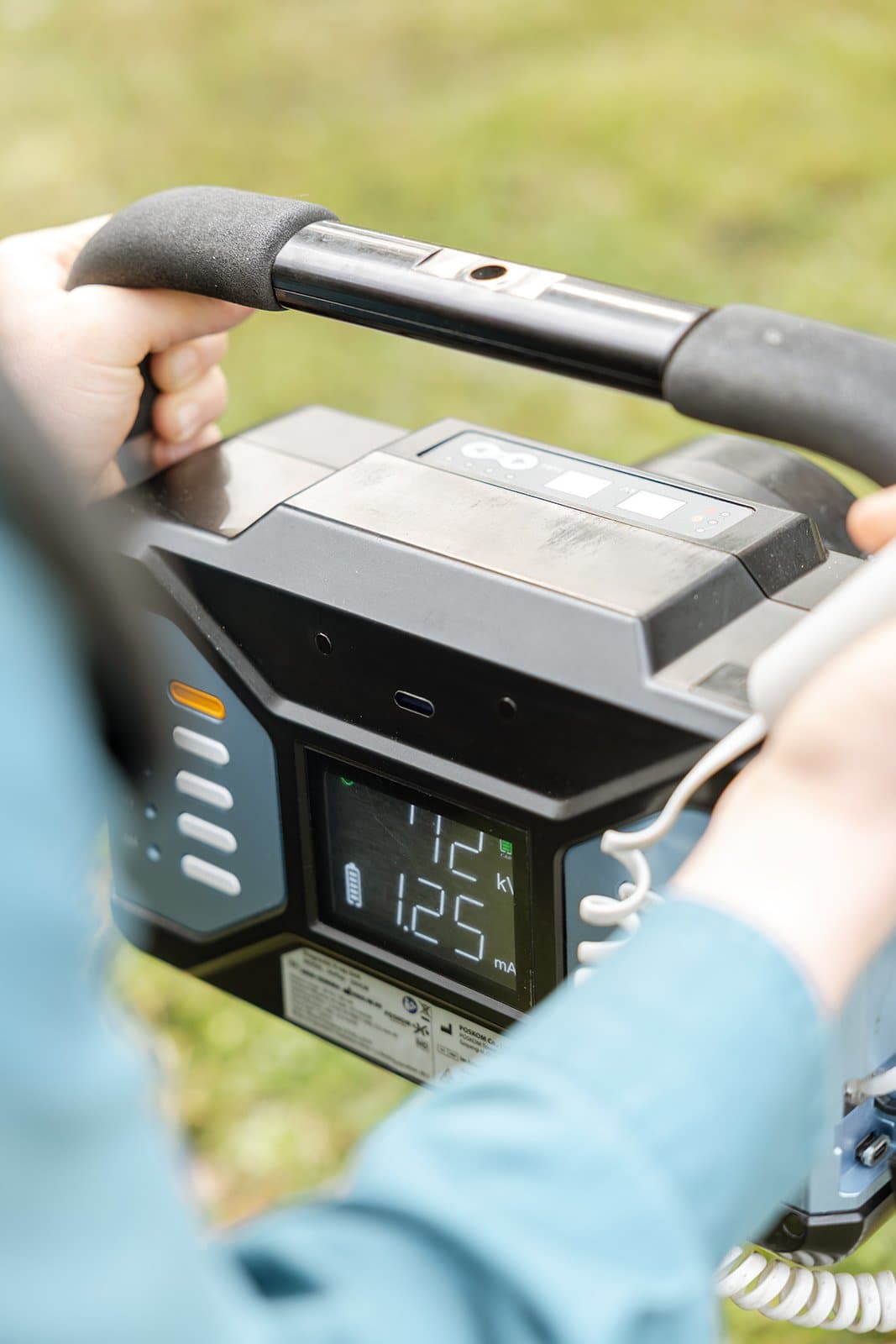 The battery-powered portable X-ray generator